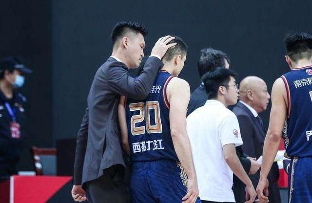 TA：德布劳内改变饮食和运动习惯，以确保长时间养伤不会影响他TheAthletic撰文谈到了德布劳内的话题，该文表示德布劳内改变饮食和运动习惯，以确保长时间养伤不会影响他。